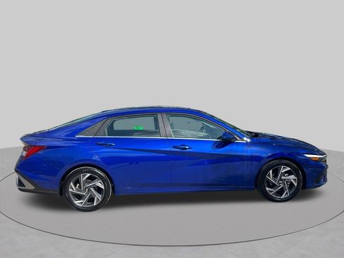 Used 2025 Hyundai Elantra SEL FWD image 6