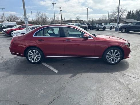 Used 2018 Mercedes-Benz E 400 4MATIC Sedan w/ Premium 3 Package (Q03) image 3