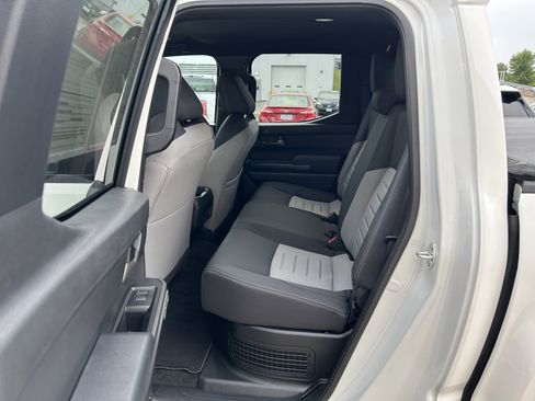 Certified 2025 Toyota Tacoma TRD Off-Road w/ TRD Off Road Upgrade Package AWD/4WD image 19