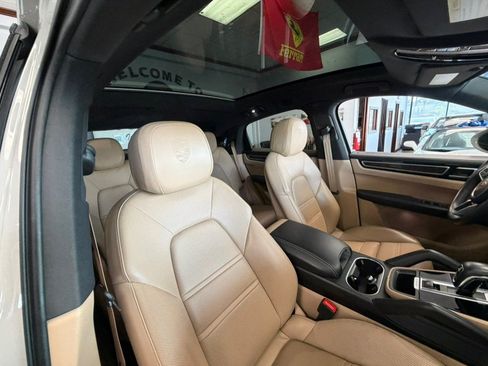 Used 2023 Porsche Cayenne Platinum Edition AWD/4WD image 42