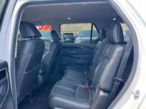 Used 2025 Honda Pilot EX-L image 11