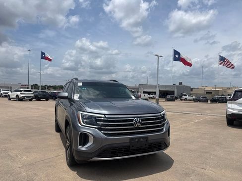 Used 2024 Volkswagen Atlas SE FWD image 3