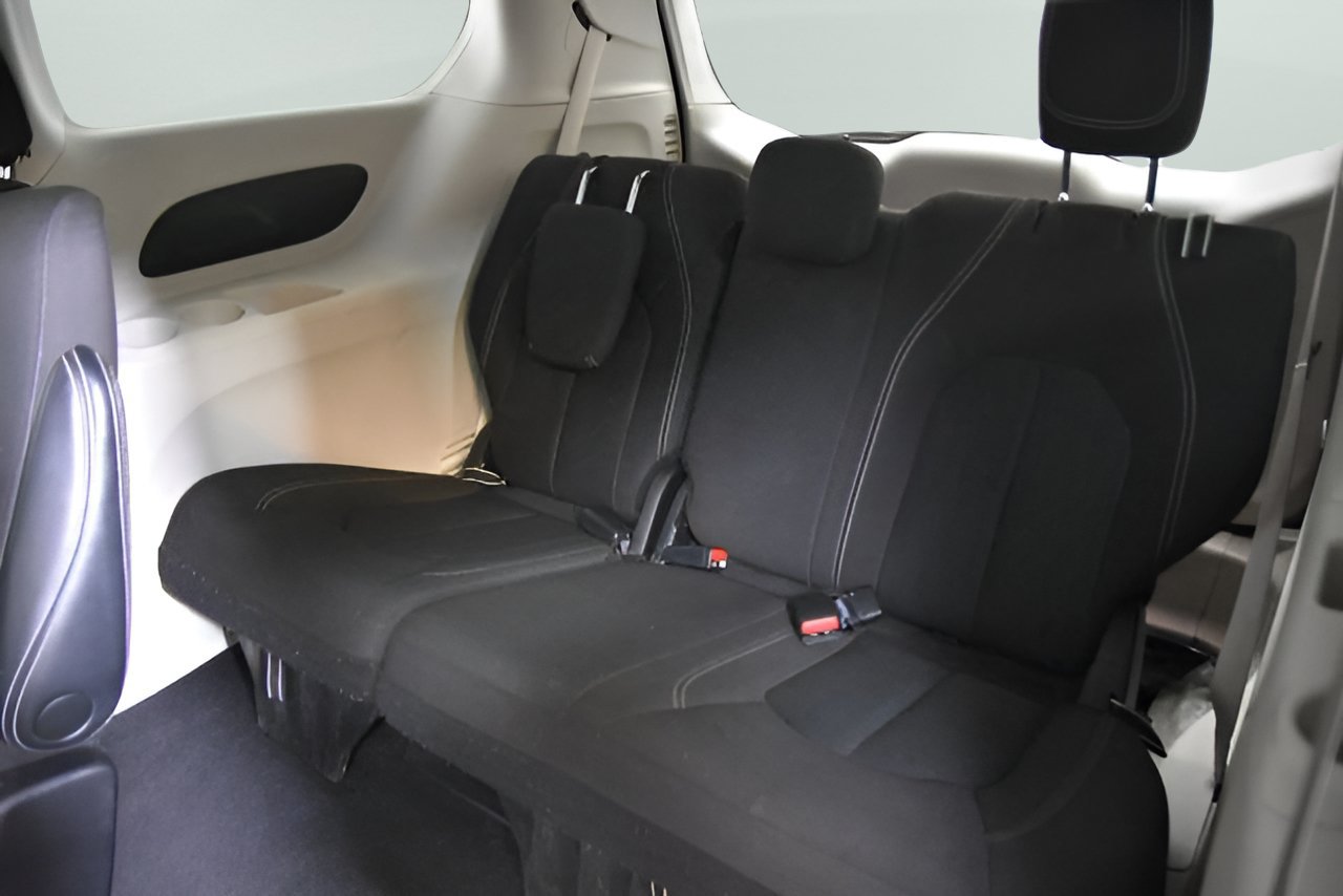 Used 2023 Chrysler Voyager LX FWD image 31