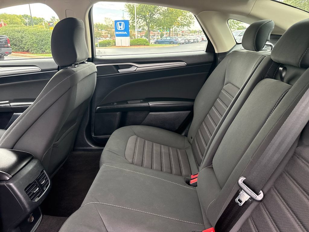 Used 2020 Ford Fusion SE FWD image 19