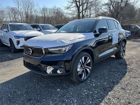 New 2025 Volvo XC40 B5 Ultra w/ Protection Package Premier image 4