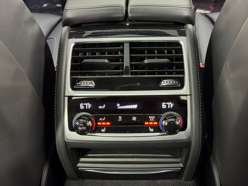 Used 2022 BMW 750i xDrive w/ Executive Package AWD/4WD image 41