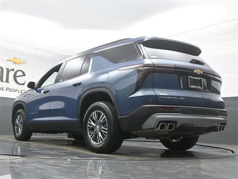 Used 2025 Chevrolet Traverse LT image 5