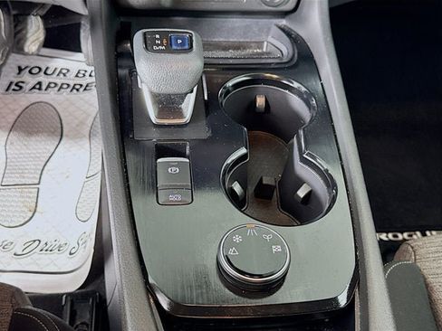 Used 2022 Nissan Rogue SV AWD/4WD image 19