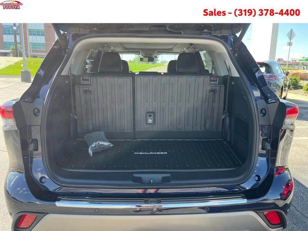 New 2026 Toyota Highlander Platinum AWD/4WD image 19