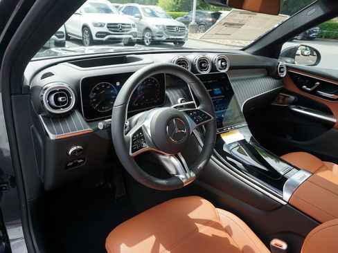 Used 2025 Mercedes-Benz GLC 300 4MATIC image 18