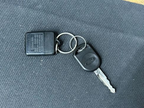 Used 2009 Ford Mustang GT Deluxe image 26