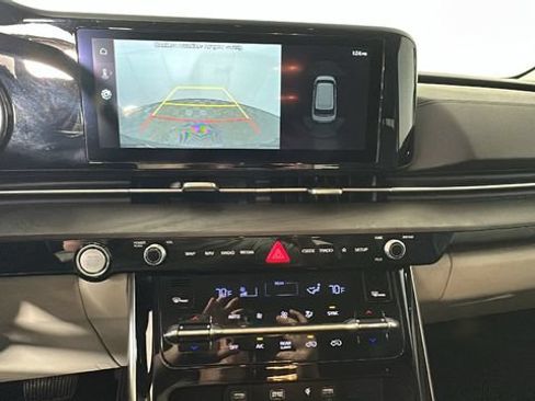 Used 2024 Kia Carnival EX FWD image 25