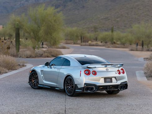 Used 2024 Nissan GT-R Premium w/ Floor Mat Package AWD/4WD image 20