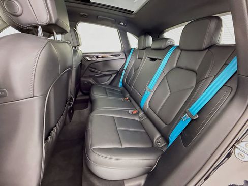 Certified 2025 Porsche Macan AWD/4WD image 24