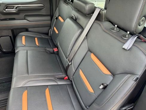Certified 2022 GMC Sierra 1500 AT4 w/ AT4 Preferred Package AWD/4WD image 8