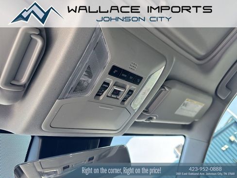 Used 2022 Toyota RAV4 XLE Premium image 16