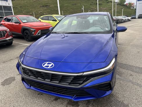 Used 2025 Hyundai Elantra SEL FWD image 25