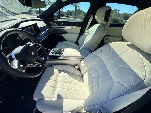 Used 2025 BMW 760i xDrive image 16