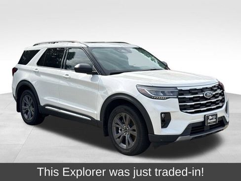 Certified 2025 Ford Explorer Active w/ Active Comfort Package AWD/4WD image 1