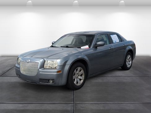 Used 2007 Chrysler 300 Touring w/ Comfort/Convenience Group RWD image 6
