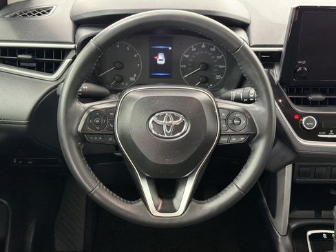 Used 2024 Toyota Corolla Cross LE FWD image 11