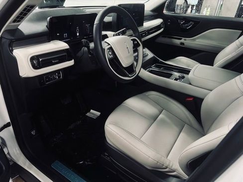 New 2026 Lincoln Aviator AWD image 17