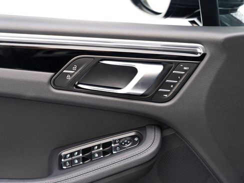 Certified 2026 Porsche Macan AWD/4WD image 22