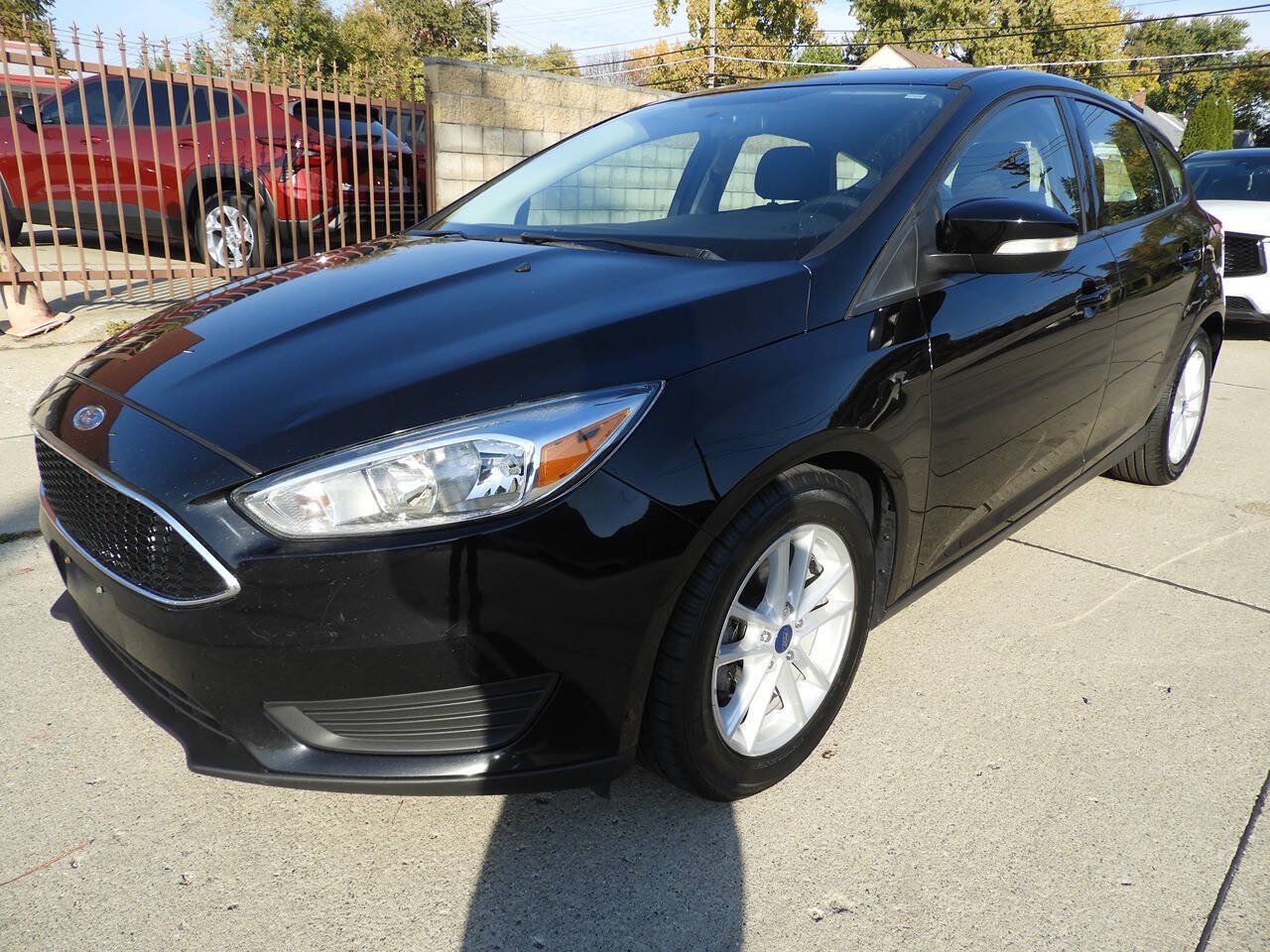 Used 2018 Ford Focus SE w/ Cold Weather Package FWD image 4