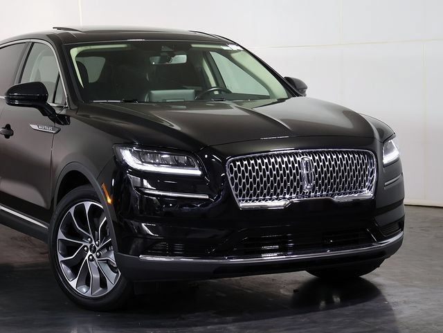 Used 2023 Lincoln Nautilus Reserve w/ Luxury Package AWD/4WD image 6