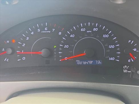 Used 2010 Toyota Camry LE FWD image 11