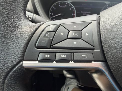Used 2025 Nissan Sentra SV FWD image 17
