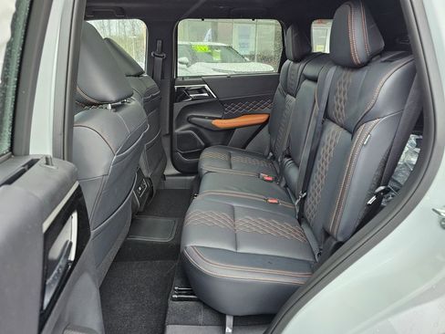New 2025 Mitsubishi Outlander SEL image 11