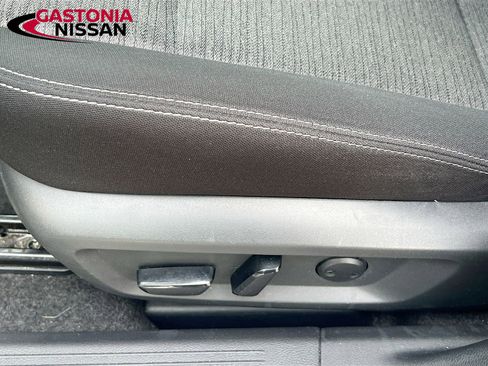 Used 2023 Nissan Rogue SV image 25