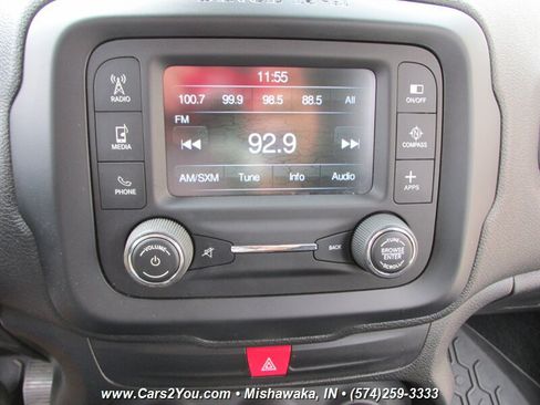Used 2016 Jeep Renegade Latitude AWD/4WD image 28