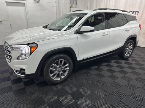 Used 2024 GMC Terrain SLT AWD/4WD image 2