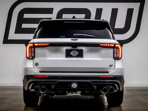 Used 2025 Ford Explorer ST image 10