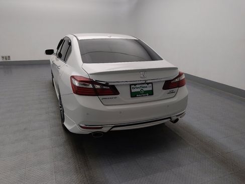 Used 2016 Honda Accord Touring image 6