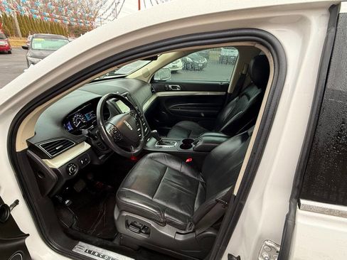 Used 2013 Lincoln MKT AWD image 7