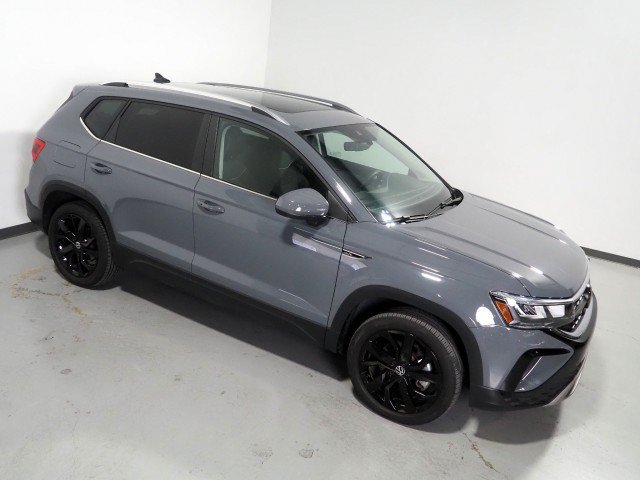 Used 2023 Volkswagen Taos SE w/ Sunroof Package w/ Panoramic Sunroof Package FWD image 11