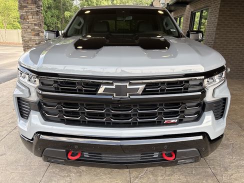 Used 2024 Chevrolet Silverado 1500 LT Trail Boss w/ LT Trail Boss Premium Package AWD/4WD image 3