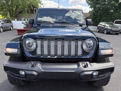 Used 2025 Jeep Gladiator Sport AWD/4WD image 3