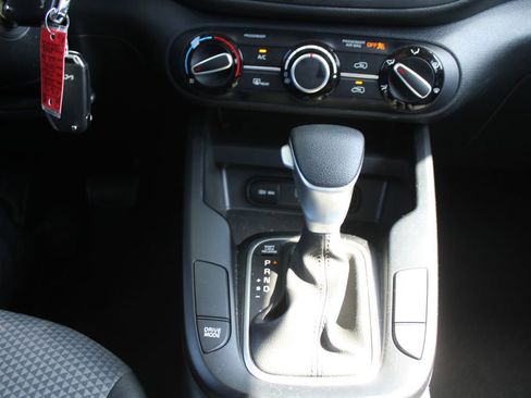 Used 2025 Kia Soul LX w/ LX Technology Package image 31