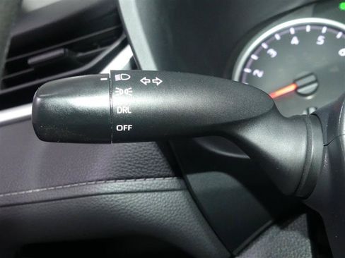 Used 2021 Toyota RAV4 LE FWD image 33