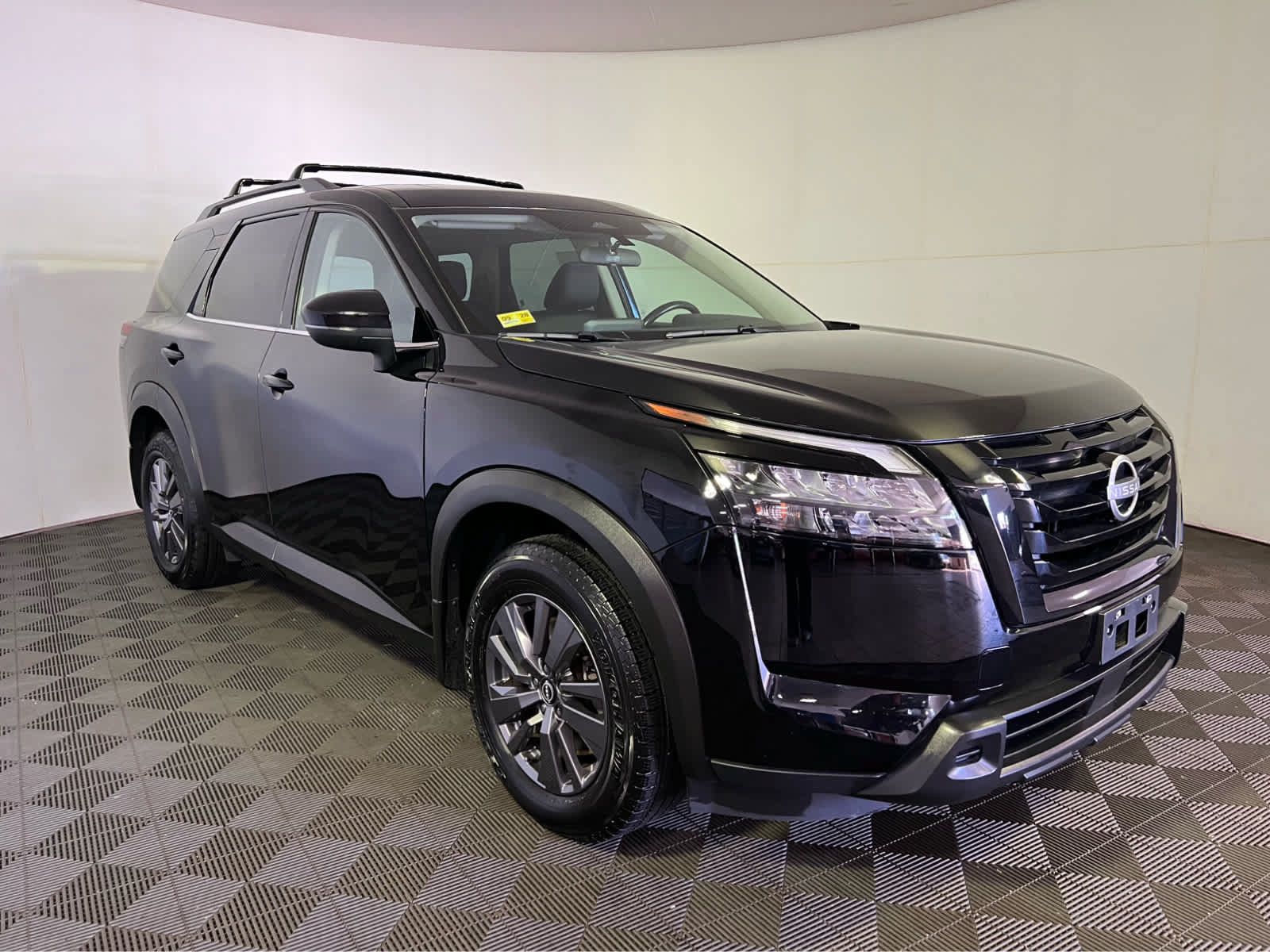Certified 2023 Nissan Pathfinder SV w/ SV Premium Package AWD/4WD image 1