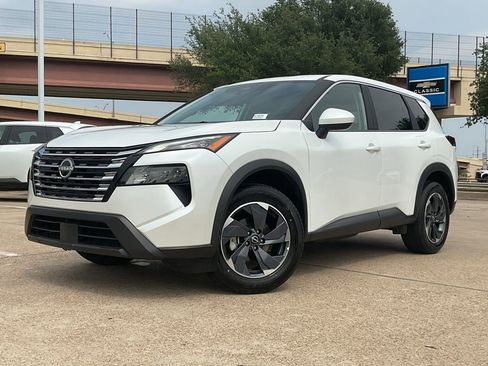 Used 2025 Nissan Rogue SV FWD image 2