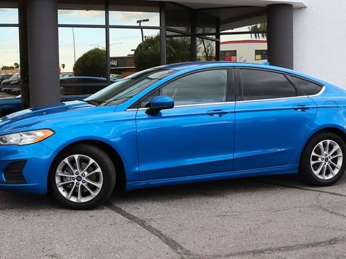 Used 2019 Ford Fusion SE FWD image 4