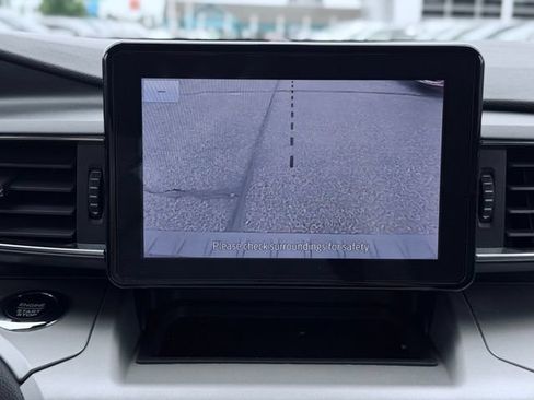 Used 2020 Ford Explorer XLT w/ Equipment Group 202A AWD/4WD image 43