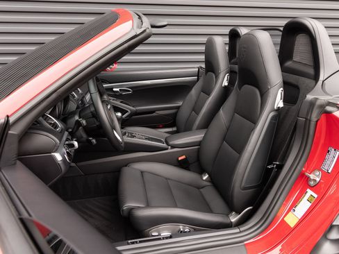 Certified 2025 Porsche 718 Boxster RWD image 5