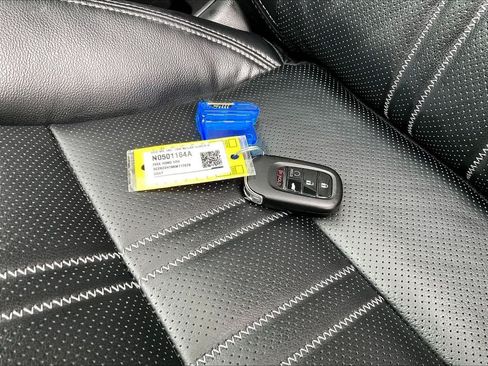 Used 2024 Honda HR-V EX-L image 30