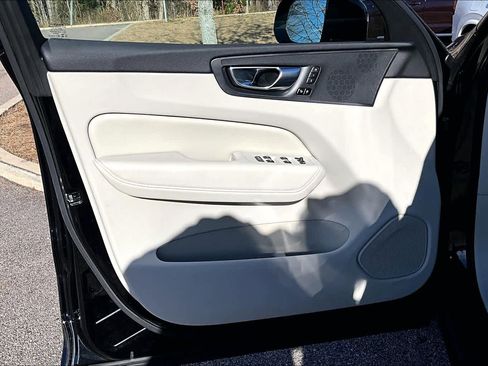 Certified 2023 Volvo XC60 B5 Plus w/ Climate Package image 19